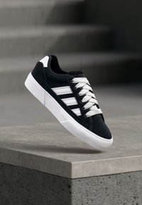 Unselected, core black/footwear white