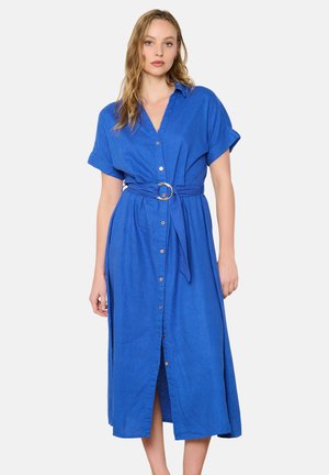 Blauw linnen midi-jurk met knopen, korte mouwen, een ceintuur met een ronde gesp en een split aan de voorkant.