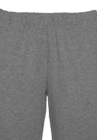 Graue Jogginghosen mit einem elastischen Bund, aus weichem, strukturiertem Stoff und ohne sichtbare Taschen oder Verzierungen.