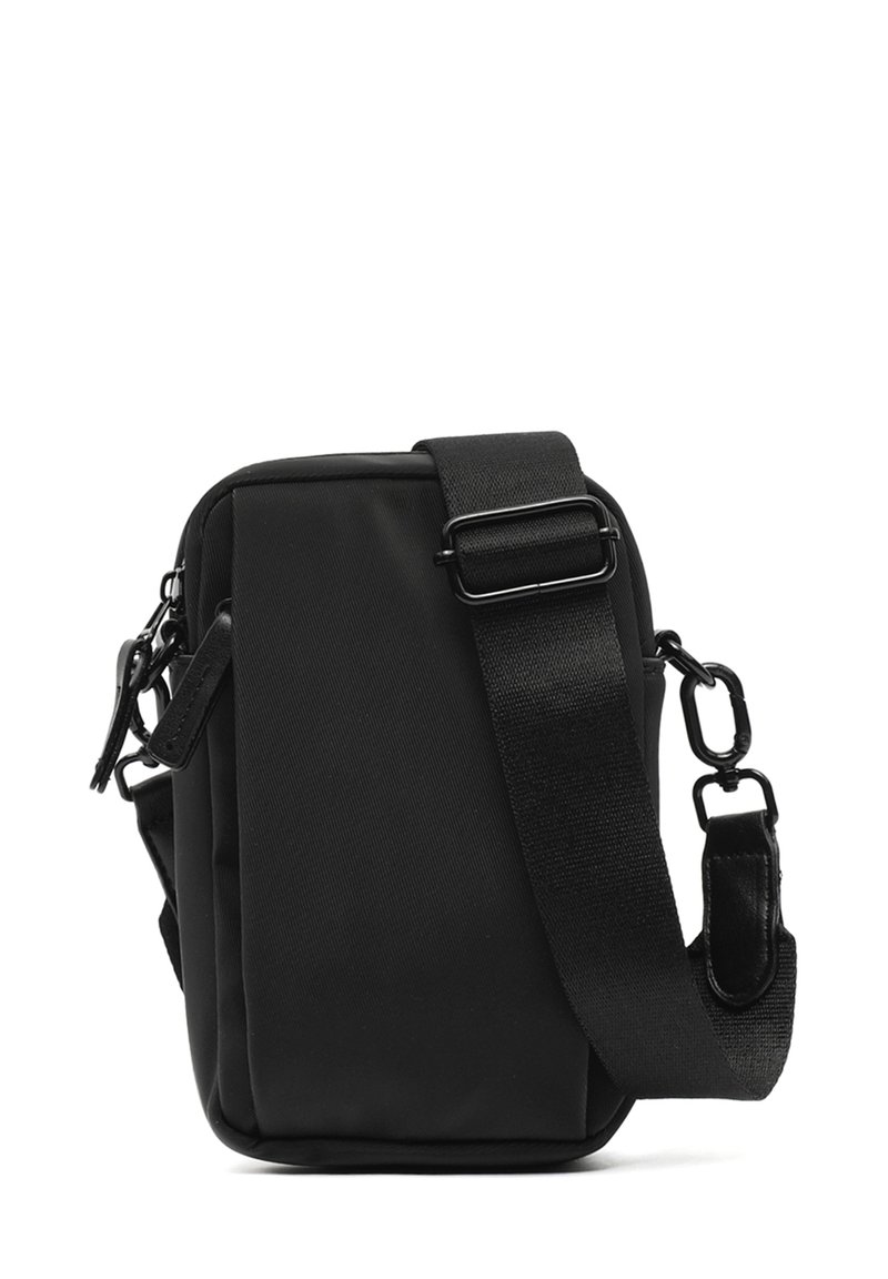 Borsa a tracolla nera compatta realizzata in tessuto resistente. Presenta una superficie strutturata, una tracolla regolabile e scomparti con zip sui lati.