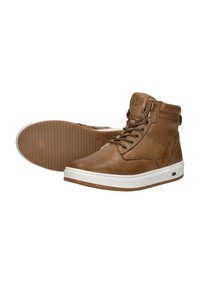Bruine leren high-top sneakers met een witte rubberen zool, vetersluiting, gevoerde kraag en metalen oogjes. Geleide textuur met subtiele details.