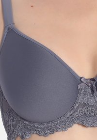 Thumbnail Image 4