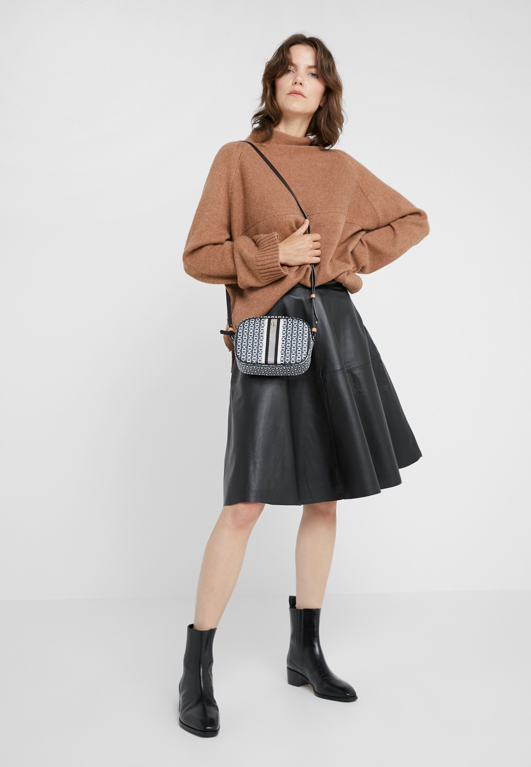 tory burch gemini link bootie