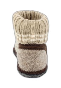 Wollen slippers met een afgeronde achterkant, beige textuur bovenkant, geribbelde gebreide manchet en een bruine accentband aan de onderkant. Zachte, gezellige ontwerpe.