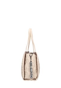 Borsa a tracolla trapuntata beige con manici lunghi, caratterizzata da una cerniera argentata e un'etichetta "CUSTO" in bianco e nero. Tessuto con finitura testurizzata.