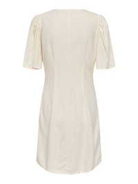 Robe courte couleur crème avec manches bouffantes et jupe légèrement évasée, vue de dos sur fond blanc.