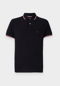 Svart kortärmad polo med krage och ärmslut i vitt, rött och blått randigt mönster, tvåknappsslås och liten logotyp på bröstet.
