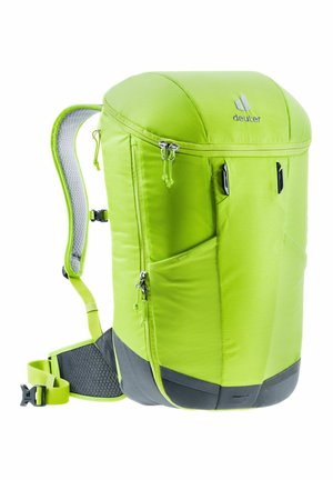 Groene stoffen rugzak met een afgeronde bovenkant, dubbele ritssluitingen, zijvakjes, compressiebanden en een grijze basis voor stabiliteit.