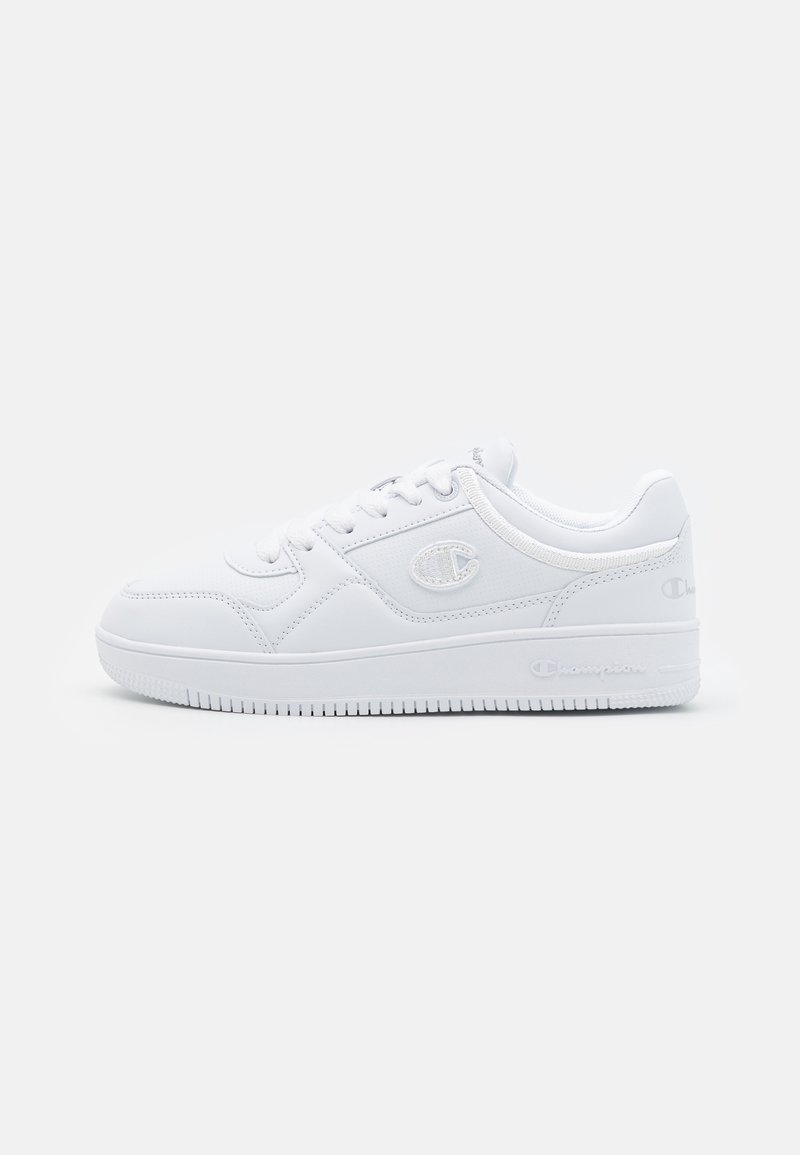 Champion - LOW CUT SHOE RD18 - Basketball shoes - triple white, Enlarge