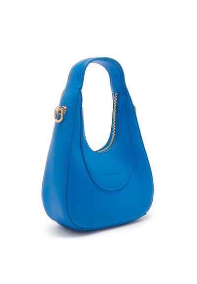 Blauwe leren handtas met een gebogen silhouet en een handvat aan de bovenkant. Voorzien van een zichtbare gouden ritssluiting en een gladde textuur.