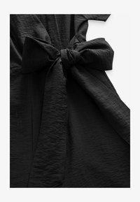 Valitud, black textured