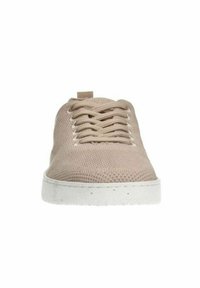 Beige Netzsneaker mit runder Zehenpartie, tonalen Schnürsenkeln und weiß gesprenkelter Gummisohle. Einfaches Design und strukturiertes Obermaterial für Atmungsaktivität.