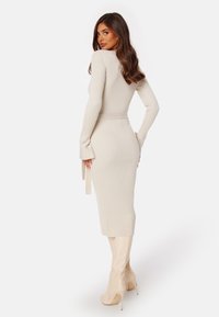 Bubbleroom FINE KNITTED CARDIGAN DRESS - Abito in maglia - tan