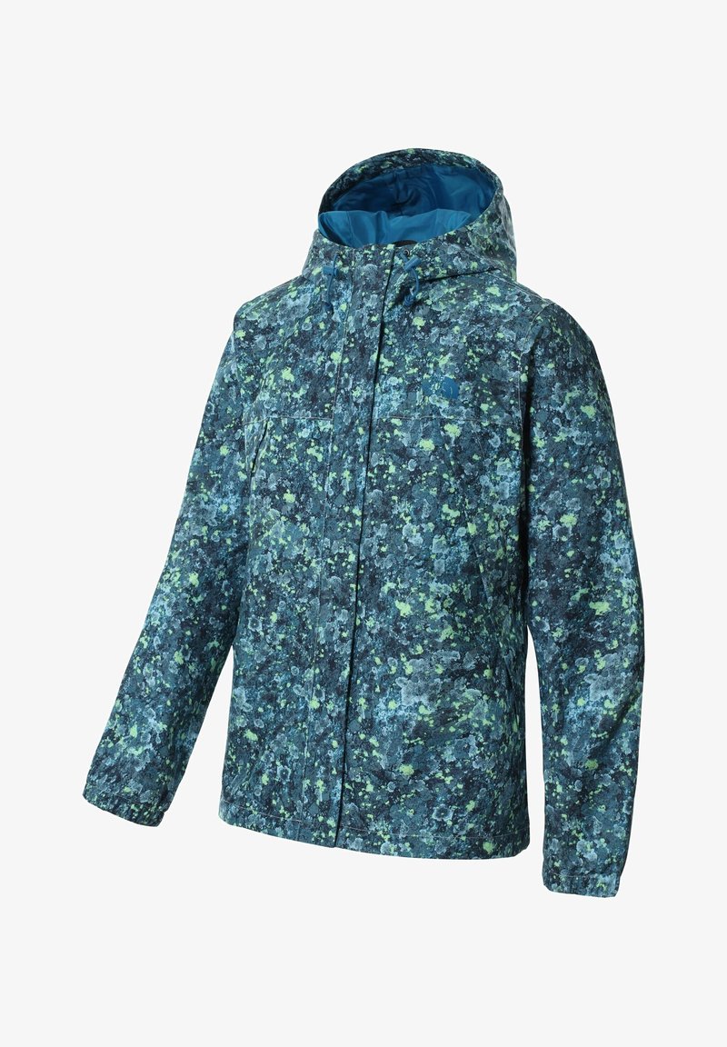 Giacca con cappuccio di colore blu e verde a macchie, realizzata in materiale impermeabile, con chiusura a zip e tasche laterali.