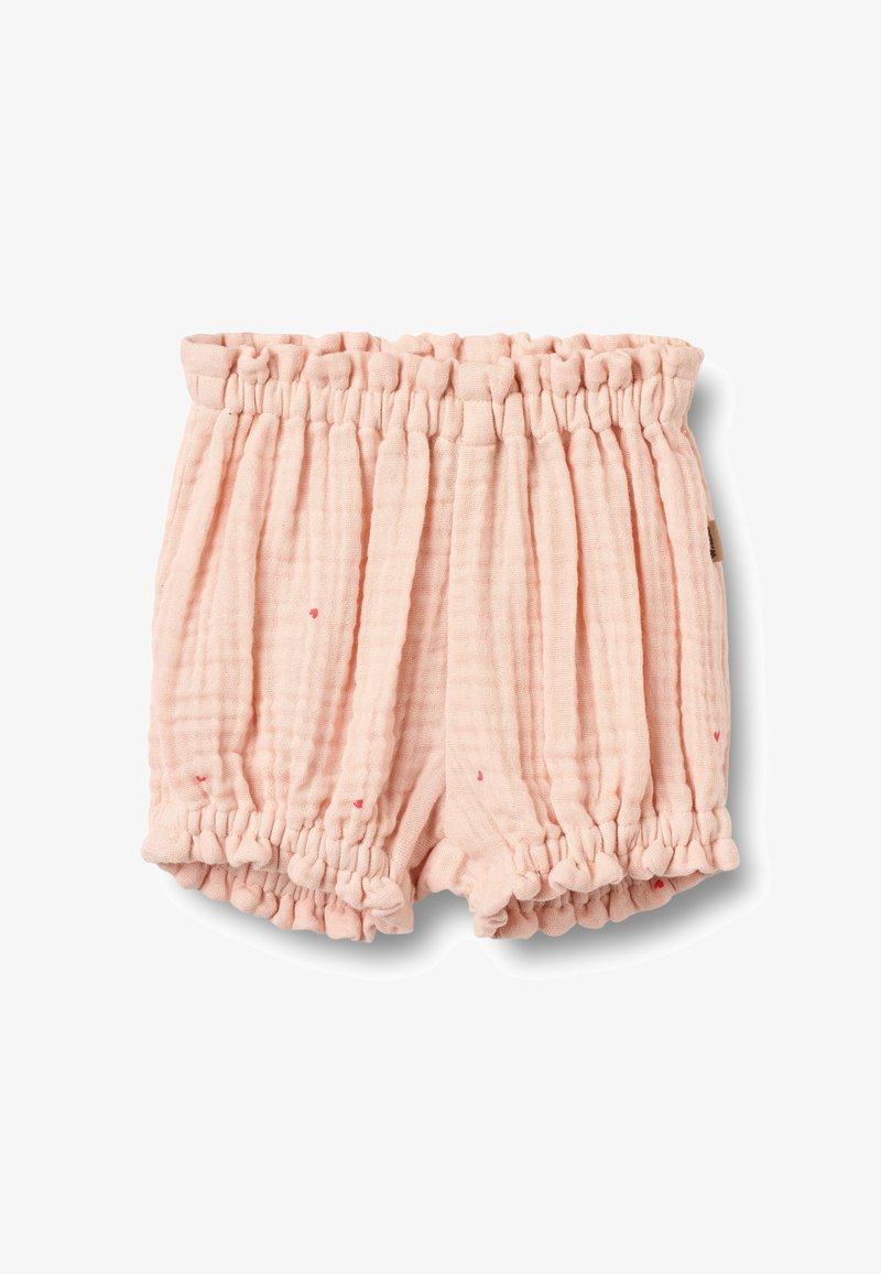 Shorts en coton rose avec un design texturé et froissé. Ils présentent une taille élastique et des ourlets à volants, avec de petites taches rouges dispersées.