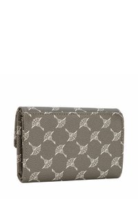 Portafoglio grigio in materiale testurizzato, con un motivo di ragnatela bianca, forma rettangolare, design pieghevole e dettagli di cucitura visibili.