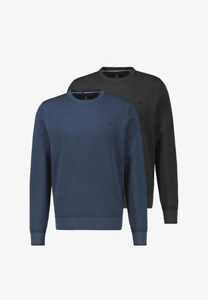 To langærmede crewneck-trøjer, den ene mørkeblå foran og den anden sort bagved, begge med subtilt tekstureret stof og lille logo på brystet.
