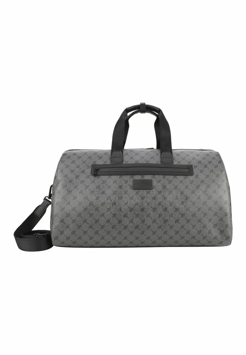 Sac de voyage gris à motifs en matériau durable, avec des poignées doubles, une bandoulière réglable et une poche frontale zippée.