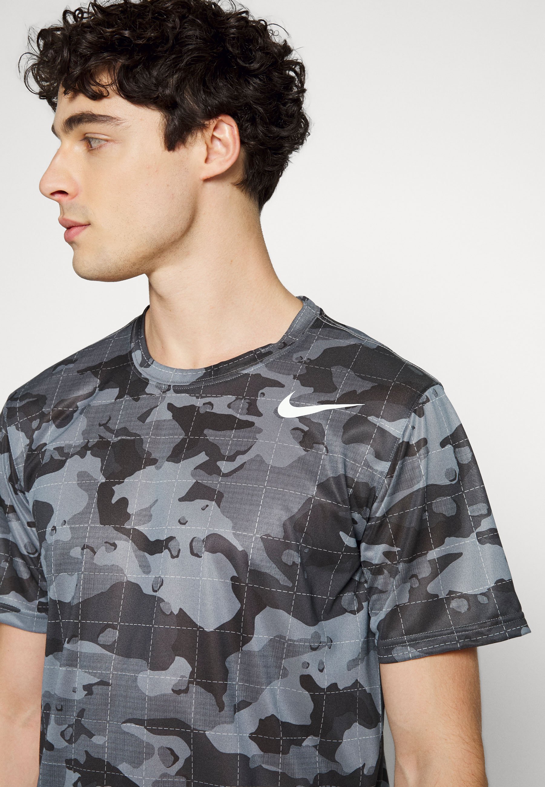 Nike Performance TEE CAMO - Print T 