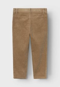 Pantaloni in corduroy marrone con taglio dritto, dotati di cintura, texture a coste verticali e orlo che termina poco sopra la caviglia.