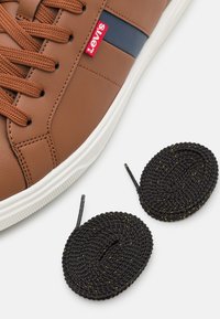 Levi's® ARCHIE - Tossud - brown
