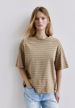PULL&BEAR OVERSIZE SHORT SLEEVE - T-SHIRT - Majica kratkih rukava s printom - mottled green