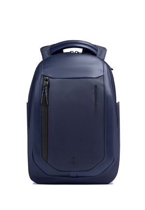 Marineblauer Rucksack mit gepolstertem Griff, vertikalem Front-Reißverschlussfach, strukturiertem Panel und kompakter rechteckiger Form.