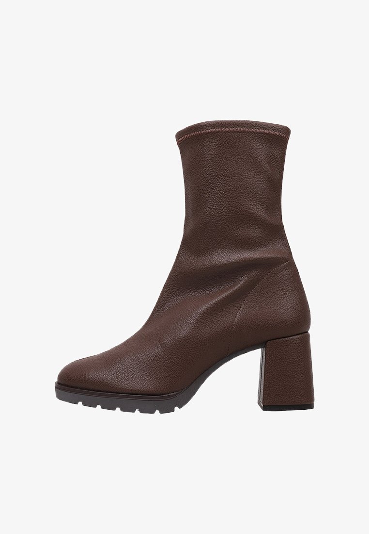 Sandra Fontán Platform ankle boots - brown