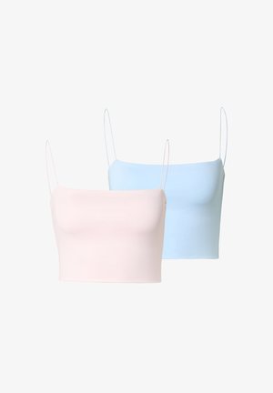 Deux hauts courts sans manches avec fines bretelles spaghetti, l'un en rose pastel et l'autre en bleu clair, présentés sur un fond blanc.
