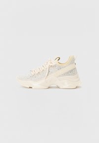Sneakers med en teksturert lys beige overdel med glitrende detaljer, tykk kremgummisåle og tradisjonelt snøringssystem.