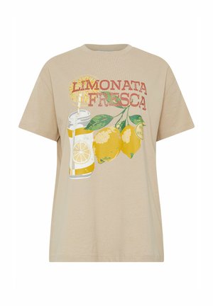 T-shirt beige avec un graphisme de deux citrons sur une branche et un verre de boisson au citron avec une paille, texte "Limonata Fresca."