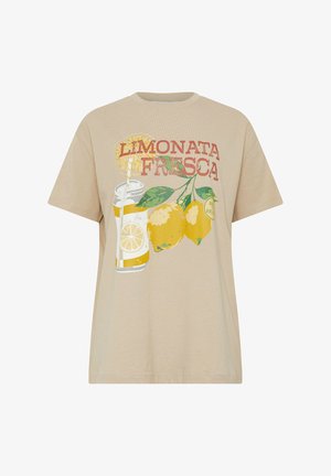 Camiseta beige con gráfico de dos limones en una rama y un vaso de bebida de limón con pajita, texto "Limonata Fresca".