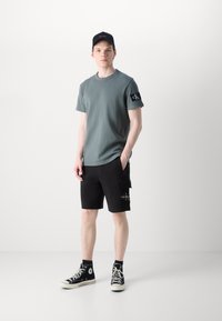 Calvin Klein Jeans CITY GRID  - Pantalones deportivos - black