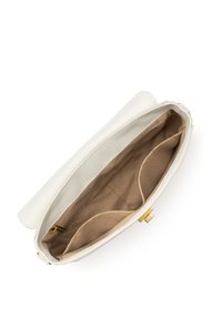 Borsa a pochette bianca in pelle con interno color marrone, dotata di due scomparti separati e una chiusura dorata per una chiusura sicura.