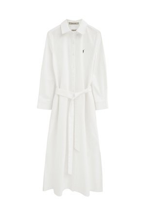 Weißes Hemdkleid mit langen Ärmeln, Kragen, durchgehender Knopfleiste, Taillengürtel und kleinem schwarzen, besticktem Polo-Spieler-Logo auf der linken Brust.