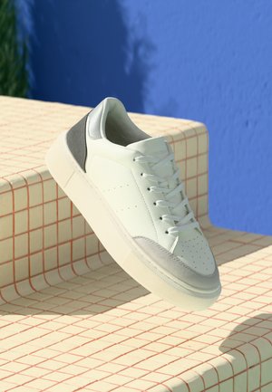 JFWASPIRE COURT - Sneaker low - white/vapor blue/castlerock