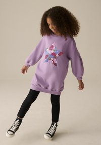 Next REGULAR FIT - Strickkleid - lilac purple sequin star