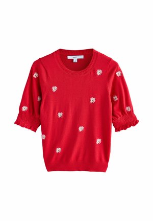 Maglione rosso a maniche corte con margherite bianche ricamate sparse sul davanti e sulle maniche, con polsini arricciati e a volant.