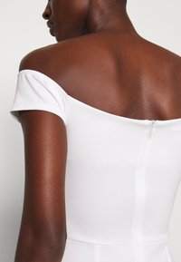 WAL G TALL ELIA OFF SHOULDER  - Μάξι φόρεμα - white