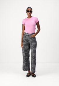 Karl Lagerfeld Jeans LOGO SLIM-FIT - Jednoduché tričko - moonlite mauve