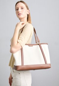 CODE TOTE  - Bevásárlótáska - natural/cuero/oro