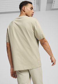 Puma T-shirt basic - desert dust