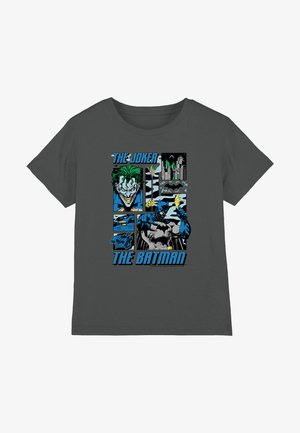 Graues Baumwoll-T-Shirt mit grafischem Druck von Joker und Batman im Comic-Stil, mit blauen und schwarzen Akzenten, fettem Schriftzug und unterschiedlichen Panels.