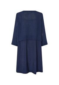 Marineblaues Kleid mit transparentem langem Rock und strukturiertem, cropped Oberteil, von hinten auf einem weißen Hintergrund präsentiert.
