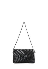 Bolso de hombro de cuero negro acolchado con una correa de cadena, que presenta una solapa doblada y un pequeño emblema de calavera en la parte delantera.