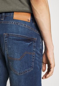 INDICODE JEANS INKADEN HOLES - Calções de ganga - medium indigo