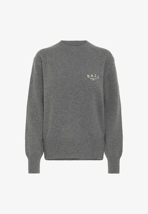 Maglione grigio a maglia con scollatura rotonda, con polsini e orlo a coste. Presenta un piccolo logo bianco con la scritta "BALL" nella zona sinistra del petto.