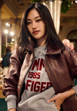 Tommy Hilfiger, FLOCK VARSITY LOGO OVERSIZED SWEATSHIRT - Суитшърт - medium grey heather