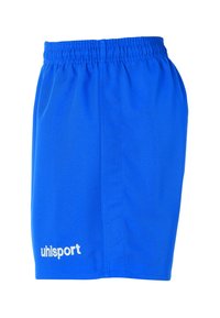 Bermudas deportivas azules hechas de un tejido ligero. Presentan una cintura elástica y un logotipo blanco en la parte inferior izquierda.