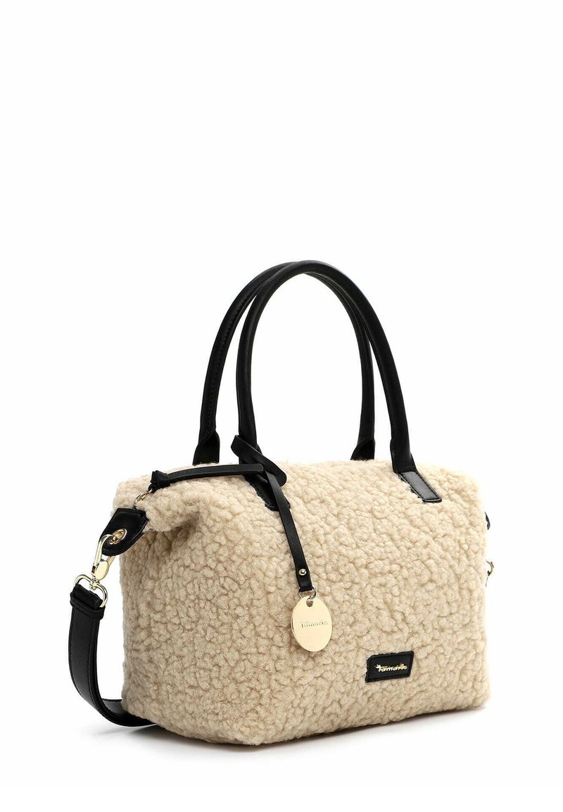 Handtasche aus cremefarbenem, strukturiertem Stoff mit schwarzen Ledergriffen, einem abnehmbaren Schulterriemen und einem Logoschild in Goldoptik.